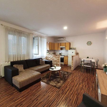 Apartment Laura & Lucija Осиек Экстерьер фото