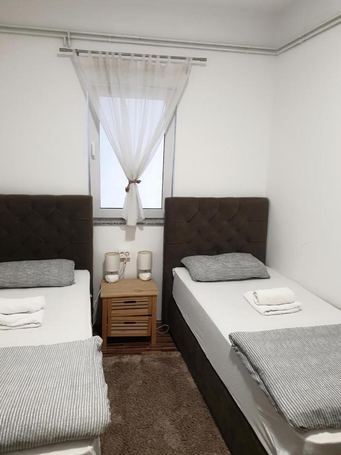 Apartment Laura & Lucija Осиек Экстерьер фото