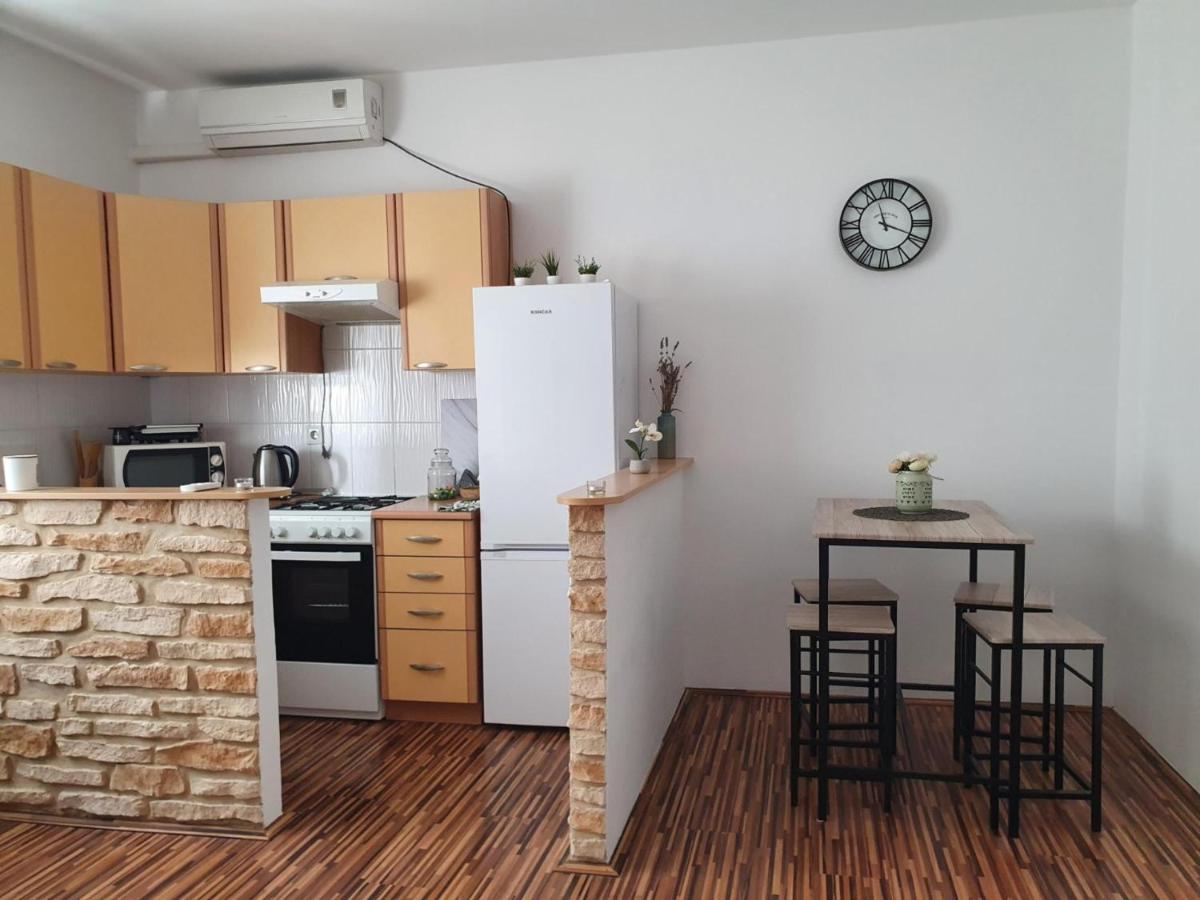 Apartment Laura & Lucija Осиек Экстерьер фото