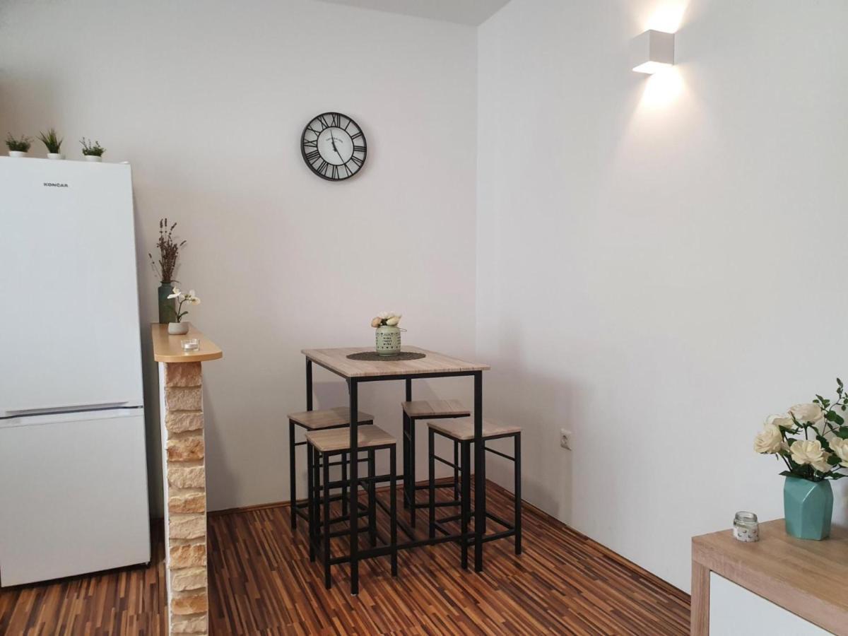 Apartment Laura & Lucija Осиек Экстерьер фото